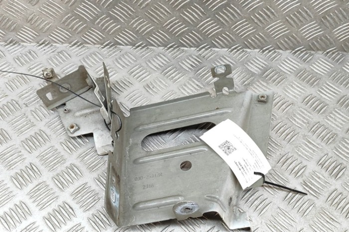 Suport aripa dreapta față RENAULT MASTER III Furgon FV 2017 OEM: 641C20003R,03D25312R,24D7152R 29795365