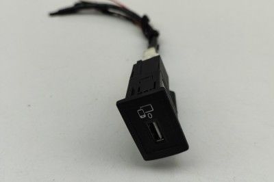 USB MERCEDES-BENZ C Coupe C205 2020 OEM: A2058202003 | 32055099 foto