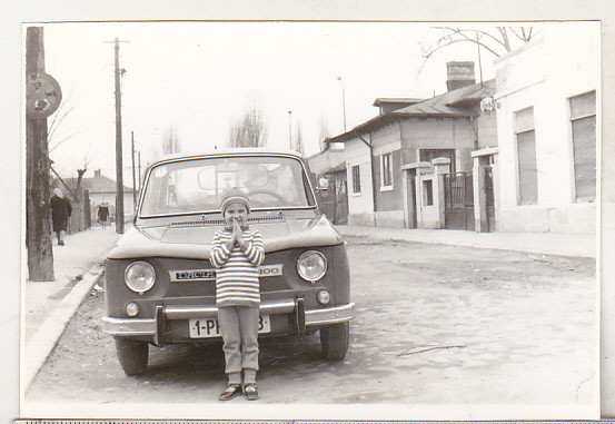 bnk foto Dacia 1100 pe o strada in Barcanesti , Prahova , 1969