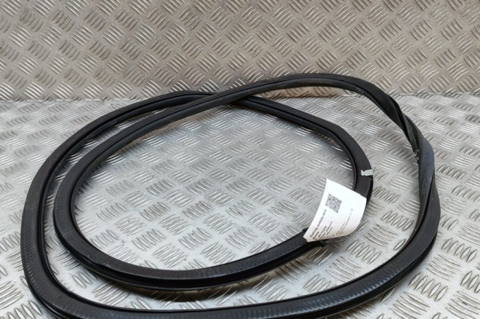 Garnitura ușă dreapta spate AUDI A8 D4 4H_ 2011 OEM: 4H4833721F | 27753250