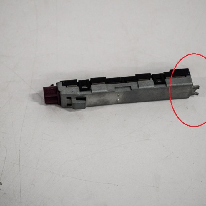 Amplificator de antena AUDI Q5 8R 2011 OEM: 8R0035225C 2717517