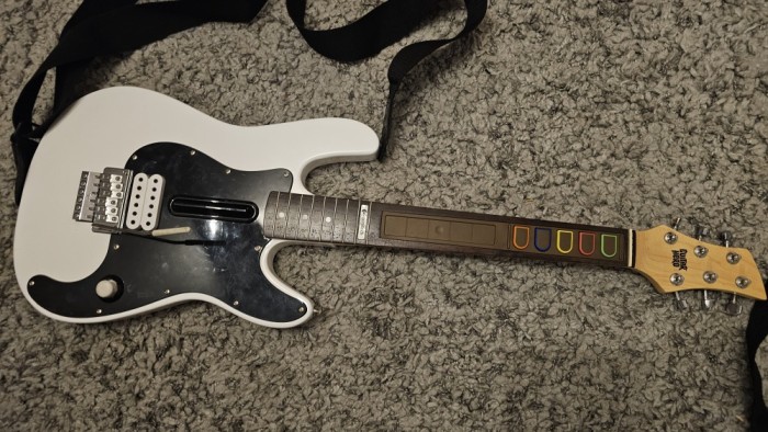 Chitara guitar controller Logitech pentru jocul Guitar Hero compatibil Nintendo WII
