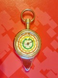 G899-Instrument masurat harti vechi cu lupa mica alama cromata stare foarte buna 1: 20 000 Germania probabil. Lungime 7,3 cm, diametrul 3,7 cm.