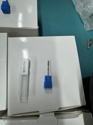 Bit de diamant pentru cuticule, cilindru, br&amp;acirc;u albastru 842/032B foto