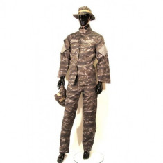 Costum camuflaj 4 piese Tiger Tactical - M [Swiss Arms] foto