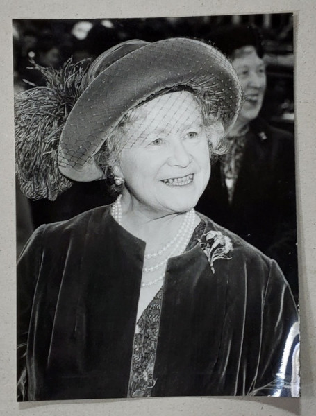 THE QUEEN MOTHER ELIZABETH AT WESTFIELD COLLEGE , LONDON , FOTOGRAFIE DE PRESA , ANII &#039; 70 - &#039; 80