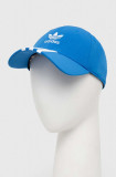Cumpara ieftin Adidas Originals șapcă cu imprimeu IS1626