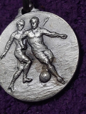 Medalie/distintie Sportiva Argintie 1966,FOTBAL/FOTBALISTI-cu lauri,2,9 cm diam foto
