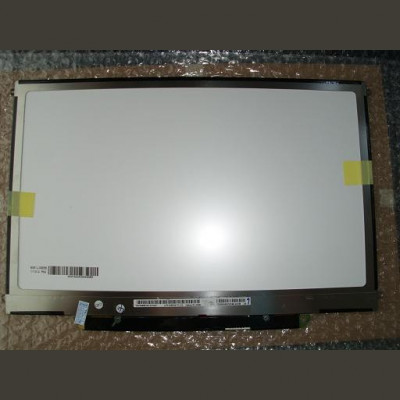 LG philips LP133WX2-TLC2 13.3 &amp;#039;&amp;#039; 1280 x 800 Glossy LED Slim macbook CU DEFECT foto