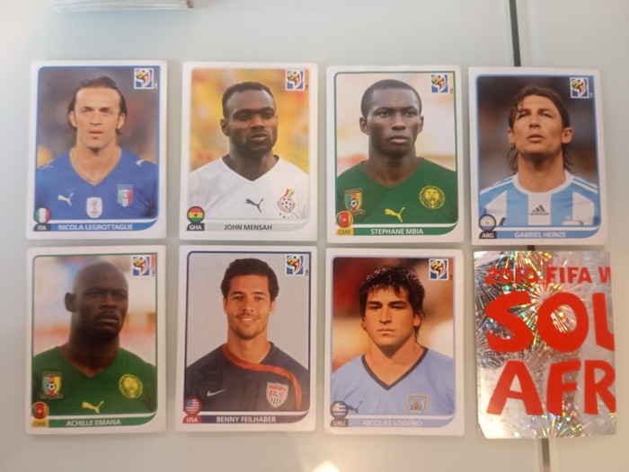 Cartonașe PANINI 2010 SUNT 50 DE BUCATI