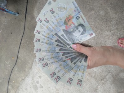Vand bancnote 20 lei 2021 foto