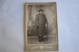 cabinet foto photo atelier romanesc barbat cu baston