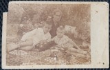 Fotografie tip Carte Postala, Mama cu doi copii, 1930