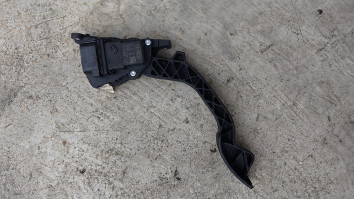 Pedala acceleratie FORD FOCUS/C MAX 3M51-9F836-AF