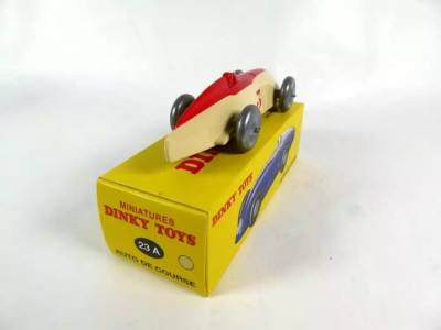 Macheta Auto de course - Dinky Toys foto