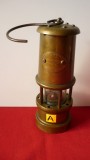 LAMPA HOCKLEY VECHE CU PARAFINA DIN ALAMA &quot;A&quot;