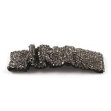 Agrafa de par fundita din material textil cu strasuri argintii