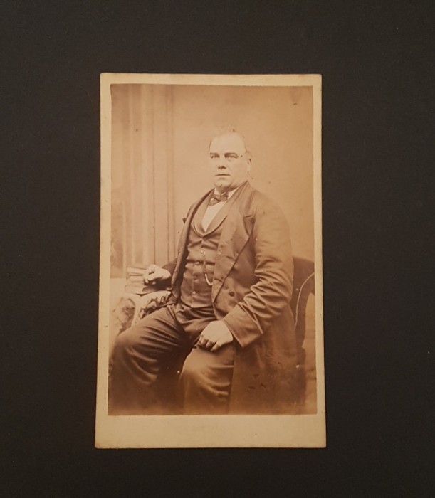 Portret Bărbat . Studio Victorian. Fotografie carte de vizită veche Anglia