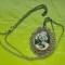 F591-Medalion oval Marylin Monroe in metal alb foto cu semnatura actritei.