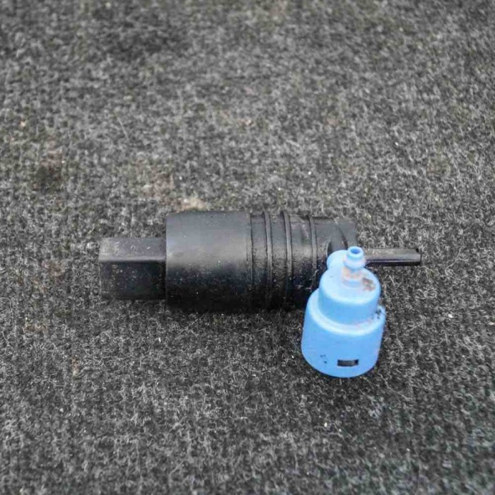 Motor rezervor lichid de parbriz VW PASSAT Variant B6 3C5 2006 2393244