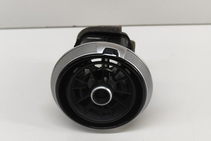 Gura de ventilație planșa de bord AUDI A3 Sportback 8VA, 8VF 2017 OEM: 81A820901B,5150073110K 28858715