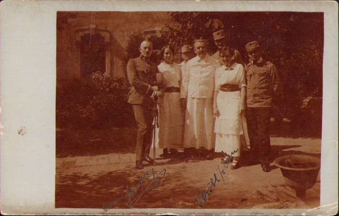 P557 Poză medic militar austro-ungar și surori medicale