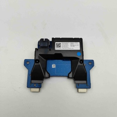 USB TESLA MODEL 3 2019 OEM: 1121700-00-C,35210664 | 30484356 foto