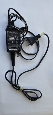 ALIMENTATOR, INCARCATOR SONY AC-LS5 LA 4,2 V -1,5A . foto