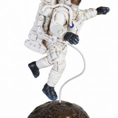 Astronaut- statueta din rasini cu un strat ceramic WU77729AA