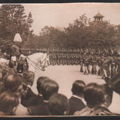 Fotografie: REGELE CAROL II LA PARADA MILITARA DIN ANUL 1933