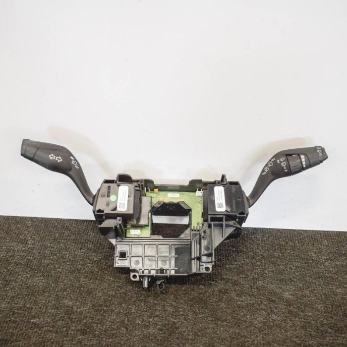 Maneta semnalizare ștergătoare FORD FOCUS III 2014 OEM: AV6T-17A553-AEAV6T-13335-ADBV6T-13N064-AJ 4189008