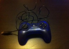 Vand joystick/controller/gamepad LOGITECH cu usb foto