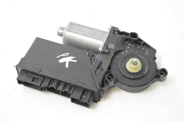 Motor macara geam ușă st&acirc;nga față PORSCHE CAYENNE 9PA 2005 OEM: 3D2959792 11414994