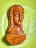 H218-Aplica Tanara sculptata lemn masiv tip Arta Mestesugareasca Romania RSR stare buna 19/ 9 cm.