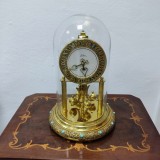 Superb ceas de șemineu,birou mecanic in cupola din sticla