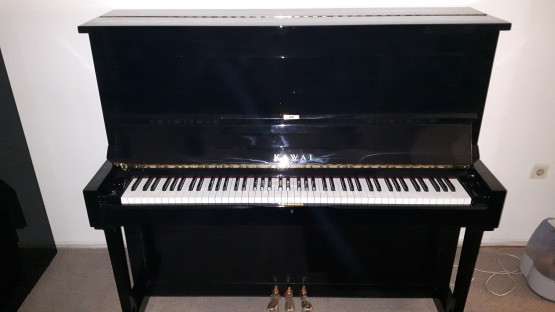 Pianina acustica Kawai