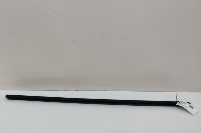 Chedar geam ușă dreapta față TESLA MODEL Y 2024 OEM: 1495712-00-C,1495713-00-C 30761069