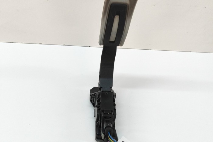 Pedala de accelerație VW TOUAREG CR7 2023 OEM: 8W1723523A,6PV011642 30907088