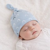 Caciulita bleu tip fes piticot pentru bebelusi (Marime Disponibila: 0-3 luni)