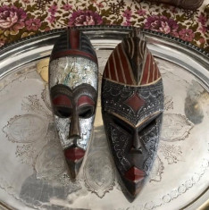 Set 2 x decoratiuni - masti africane pentru perete, cu agatatoare, din lemn oriental, sculptate manual. foto