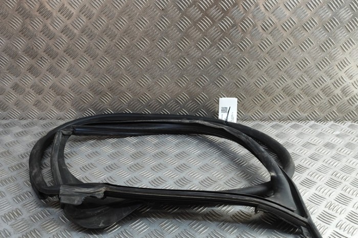 Garnitura ușă st&acirc;nga față TESLA MODEL S 2018 OEM: 6009583-00-N | 31874728