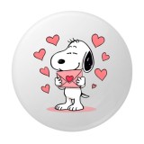 Cumpara ieftin Insigna rotunda metalica catel indragostit cu scrisoare si inimi roz, model romantic simpatic, 58 mm