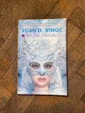 Joan D. Vinge - Regina zapezilor, 2015