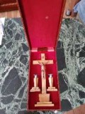 Cumpara ieftin Rechizite de epoca (MIC ALTAR) ale bisericii catolice pentru ultima impartasanie