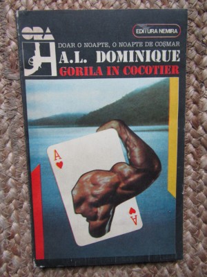 GORILA IN COCOTIER-A.L. DOMINIQUE foto