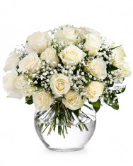 Buchet trandafiri albi si gypsophila foto