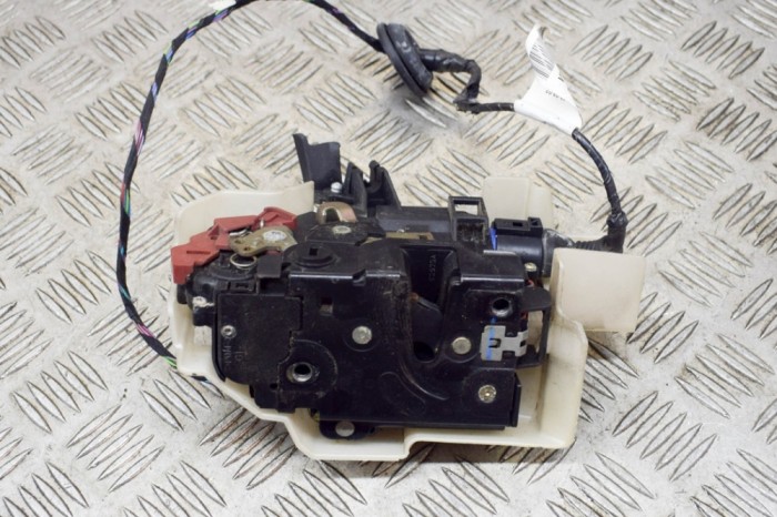 &Icirc;ncuietoare ușă st&acirc;nga spate VW TOUAREG 7LA, 7L6, 7L7 2004 OEM: 7L0839015,991609-101 14271215
