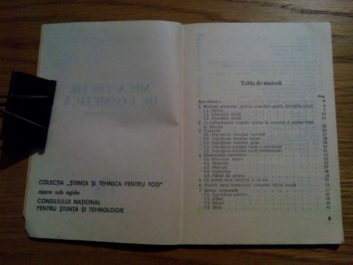 MICA LECTIE DE COSMETICA - Ina Nicolescu - Editura Medicala, 1986, 102 p.