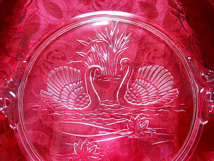 TAVA / PLATOU TORT STICLA WALTHER GLASS GERMANIA DECOR CU LEBEDE 37.5 CM