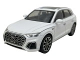 Macheta Audi Q5 1:24 alb replica deschide usile, capota si portbagaj, sunete si lumini
